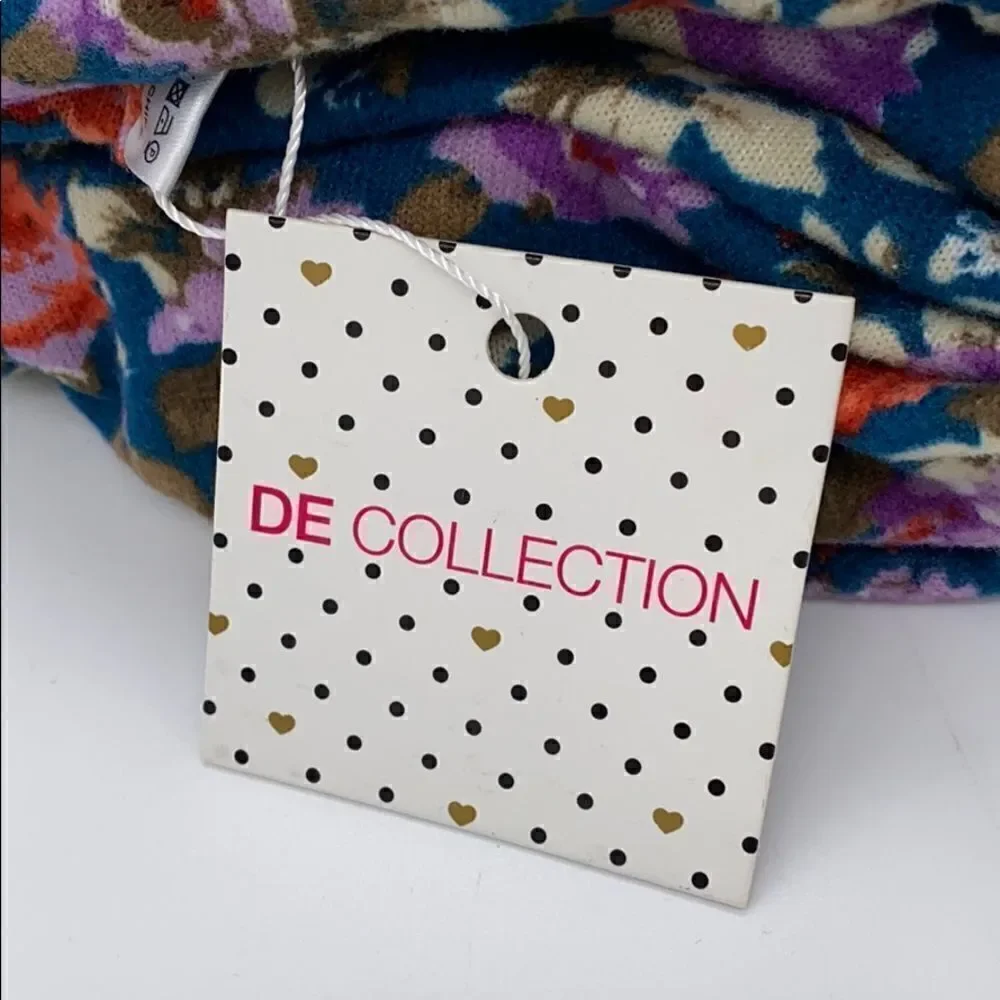 DE Collection Infinity Scarf  - Picture 4 of 6